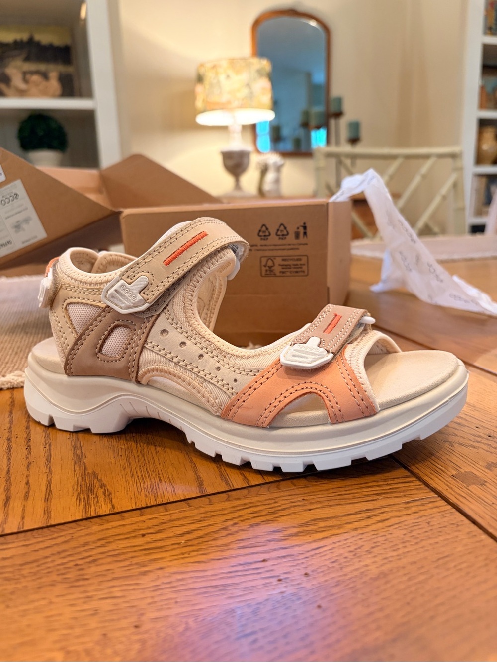 ECCO NWT WOMENS YUCATÁN OFFROAD SANDAL COLOR MULTICOLOR STRAW SIZE 6-6.5 EU 37